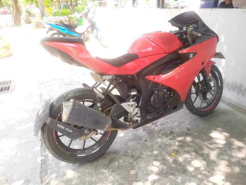 Suzuki GSX R 150 - adasale