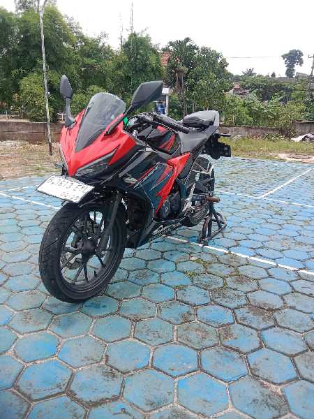 CBR 150R PAJAK HIDUP DP 1,1JT PLAT B DEPOK - adasale