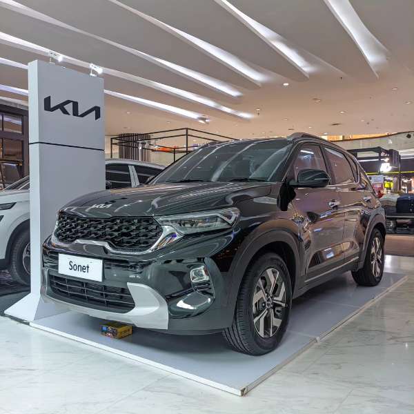 Mobil Compact SUV KIA Sonet - adasale