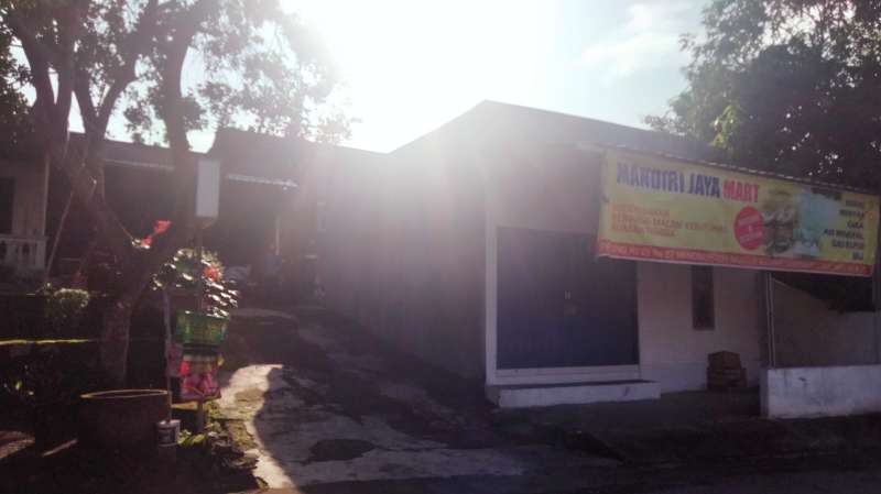 Rumah Ada Toko nya. Lokasi Grade B for Investment - adasale