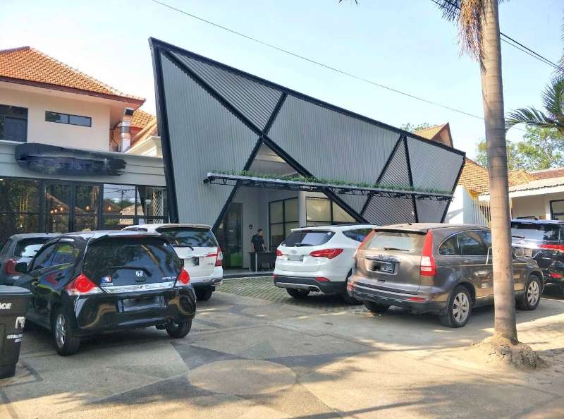 Rumah Usaha Ex. Kantor di _Jl. KAPUAS_ Pusat Kota - adasale