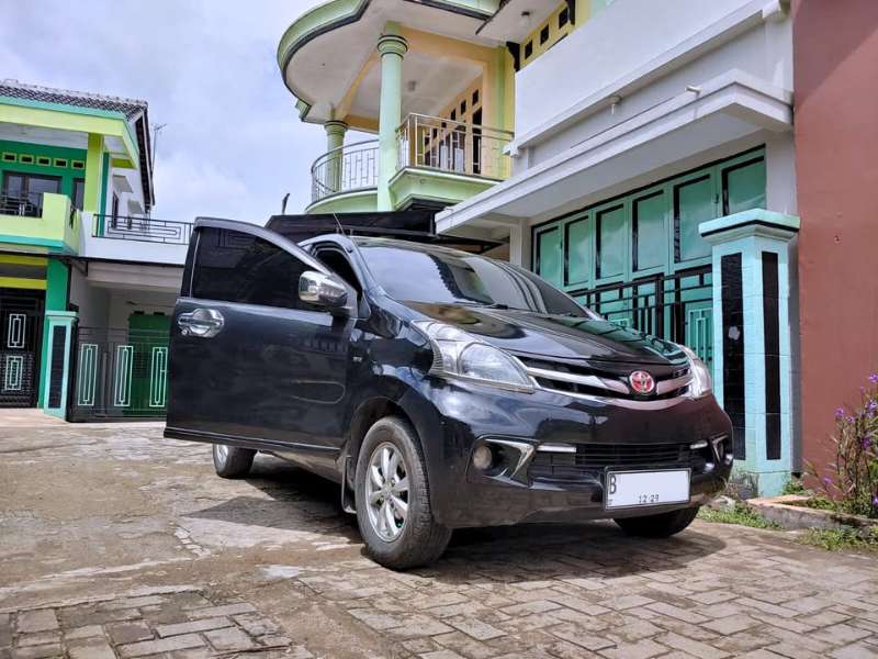 Toyota Avanza G 1.3 A/T Hitam 2012  - adasale