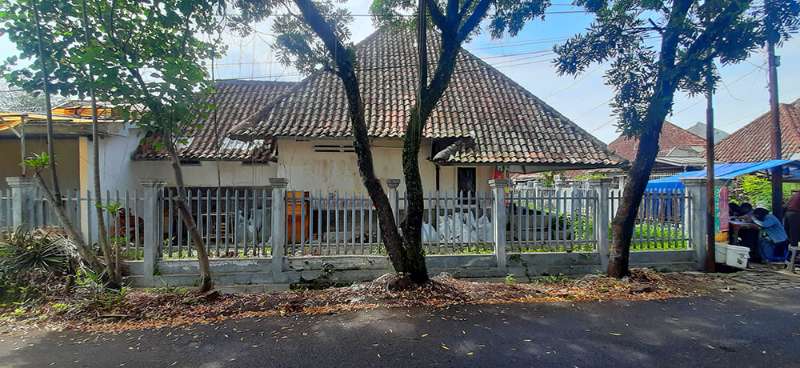 RUMAH KOLONIAL HITUNG TANAH DI PUSAT KOTA BANDUNG - adasale