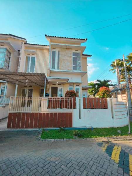 RUMAH SIAP HUNI POSISI POJOK DI KOTA MALANG - adasale