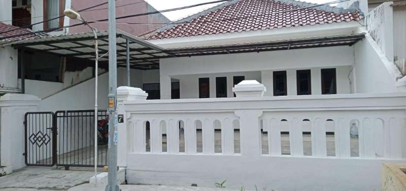Rumah di Tenggilis Mejoyo Selatan, Surabaya - adasale