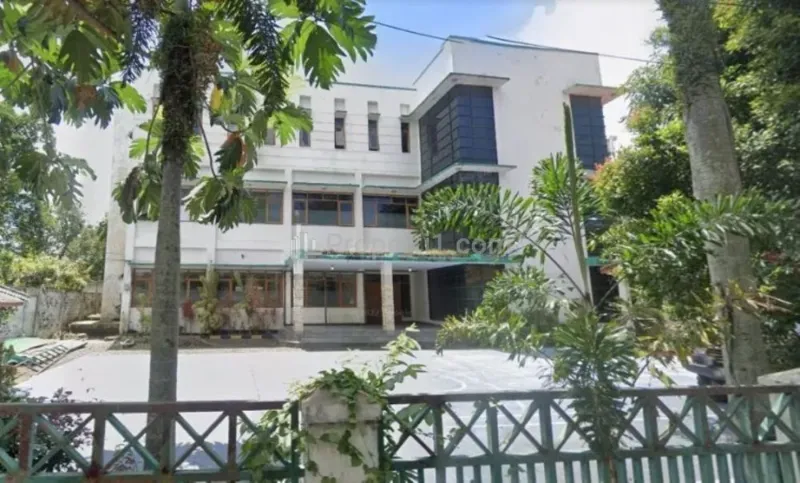 Gedung 3 Lantai Ex Sekolah di Coblong, Bandung - adasale