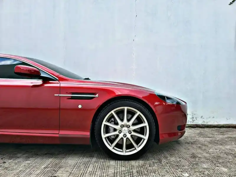 Aston Martin Db9 (2010) - adasale