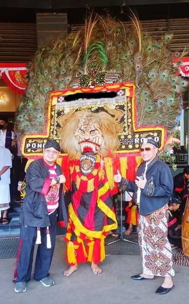 Grup Reyog Ponorogo Suromenggolo  - adasale