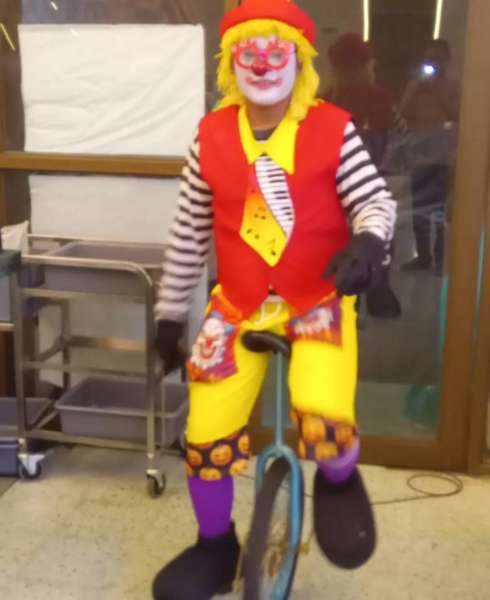 Sewa Badut Egrang Juggling Sepeda roda satu - adasale