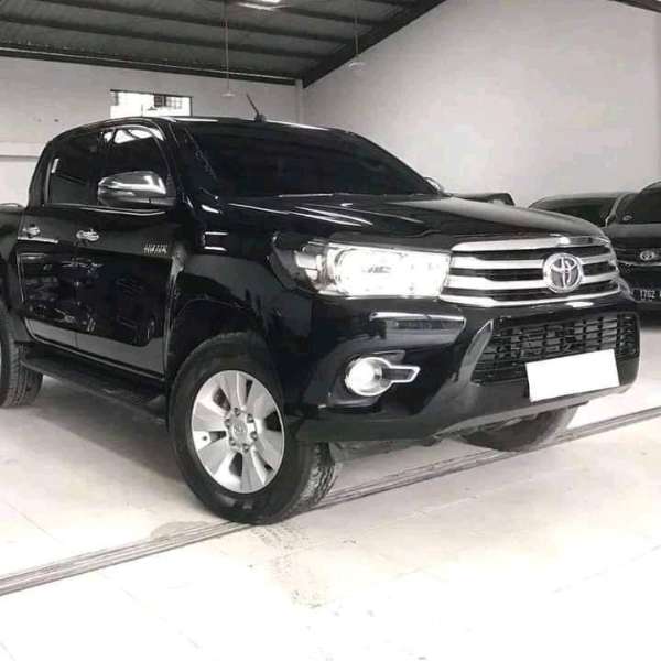 Toyota Hilux Doblew Cabin 4x4 Hitam 2019 - adasale