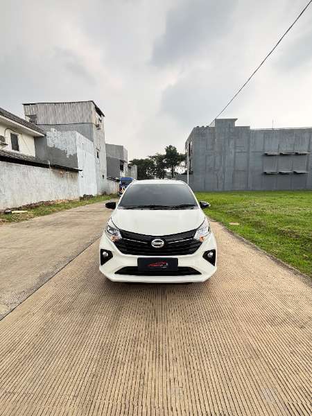 Daihatsu Sigra R manua 2024 murah - adasale