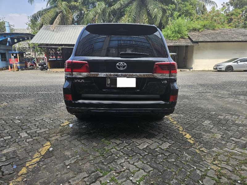 Dijual 1 Unit Toyota Land Cruiser VX-R V8 2017 - adasale