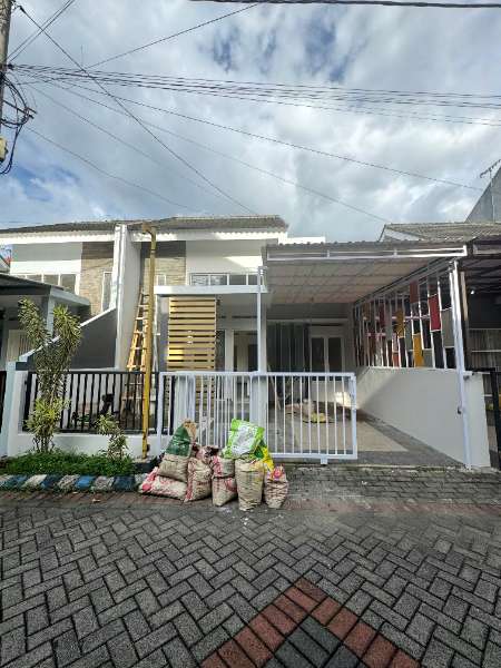 RUMAH LIKE NEW MINIMALIS LOKASI KENDALSARI SUHAT - adasale