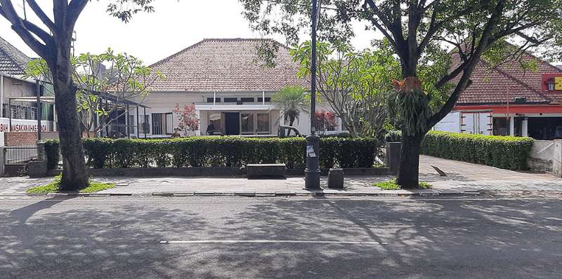Rumah Kolonial Utk Komersial Di Jl. Riau Bandung - adasale