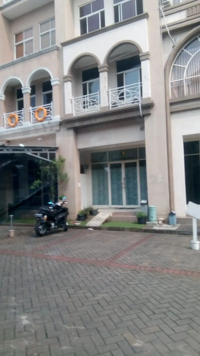 Ruko Bagus 3 Lantai Grand Galaxy City Bekasi - adasale
