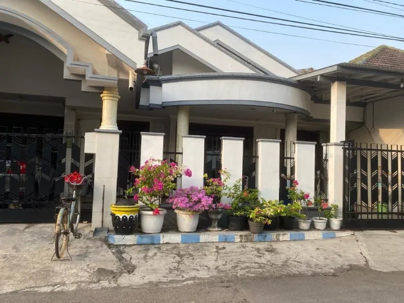 Rumah 2 Lantai di Jalan Baruk Utara, Surabaya - adasale