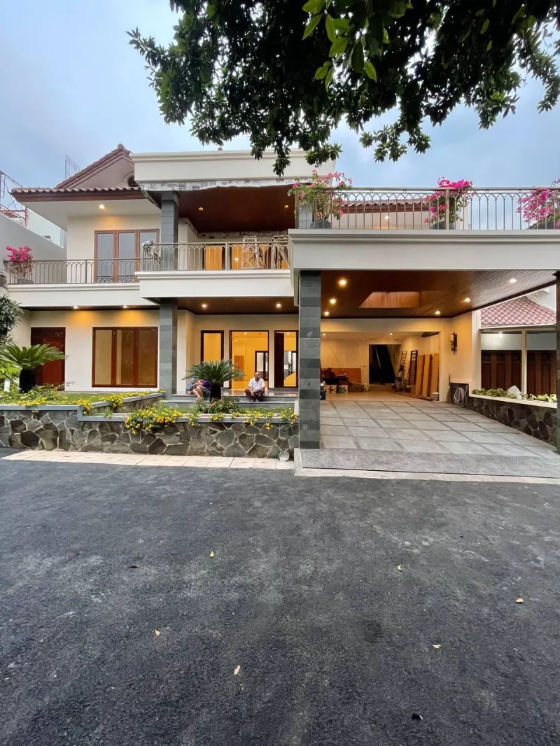 Rumah baru renovasi mewah di jakarta selatan - adasale
