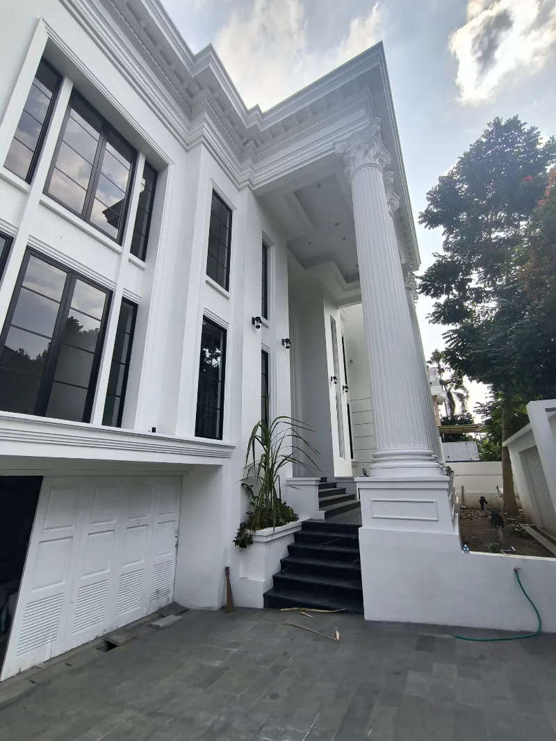 Rumah Mewah di Graha Famili, Surabaya - adasale