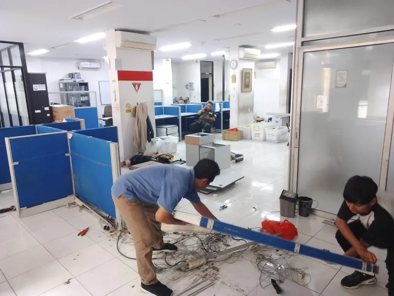 service partisi kantor workstation 085100535756 - adasale