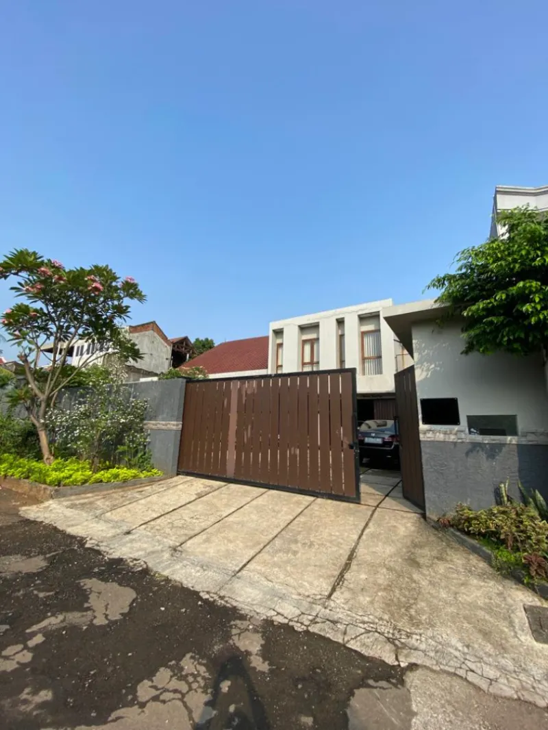 Rumah Mewah di Komplek Deplu, Jakarta Selatan - adasale