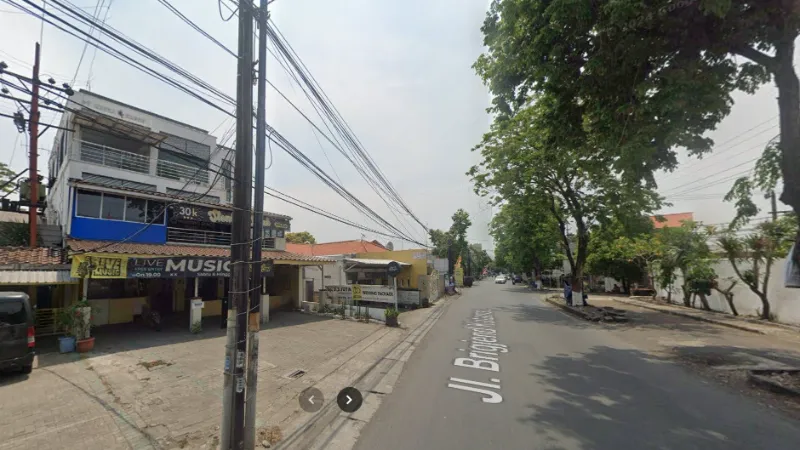 Rumah Usaha Raya Brigjend Katamso Waru - adasale