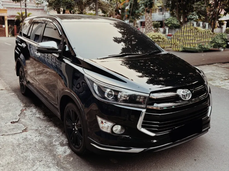 Toyota Kijang Innova Venturer 2.4 AT 2017 - adasale