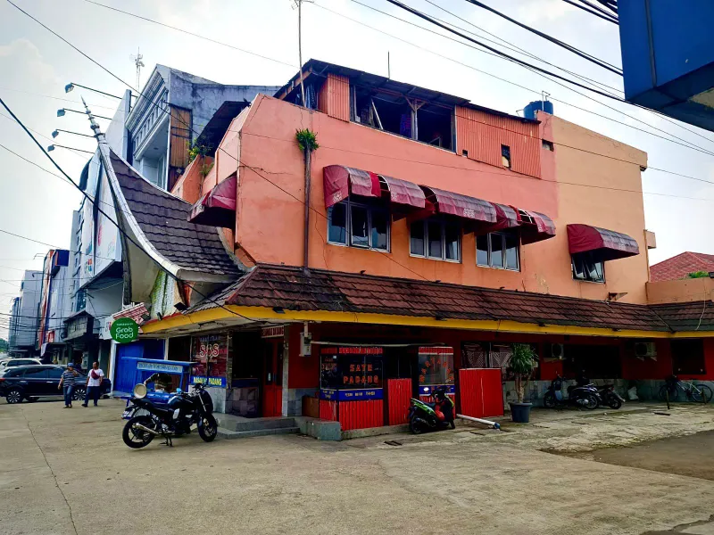 DIJUAL Ruko HOOK Ex Restoran Padang – Parkir Luas - adasale