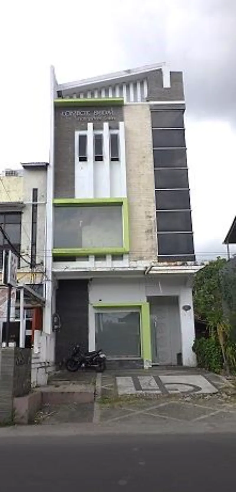 Ruko 3,5 Lantai di Jalan Maktal, Mataram - adasale