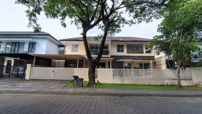 Rumah Luas di Graha Natura, Surabaya Barat - adasale