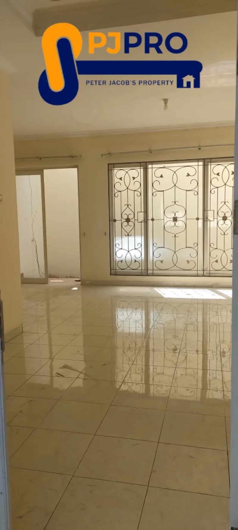 RUMAH CANTIK DI ROYAL  - adasale