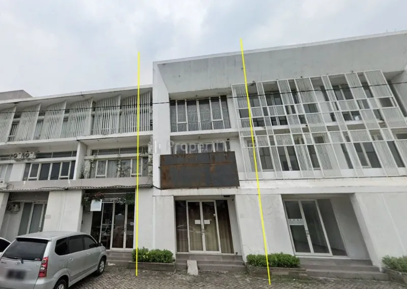 Ruko Bagus di Komplek Ruko Dian Istana, Surabaya - adasale