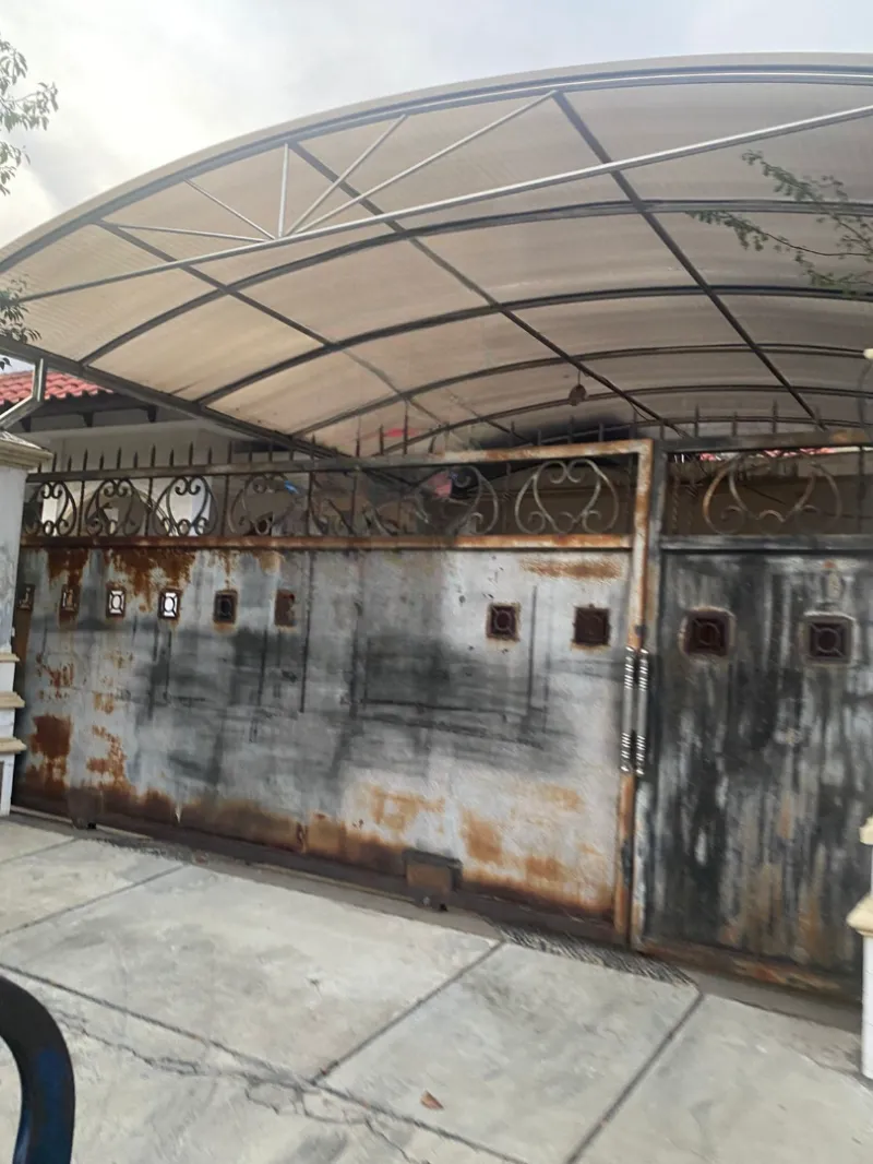 Rumah 2 Lantai di Manyar Kartika Timur, Surabaya - adasale