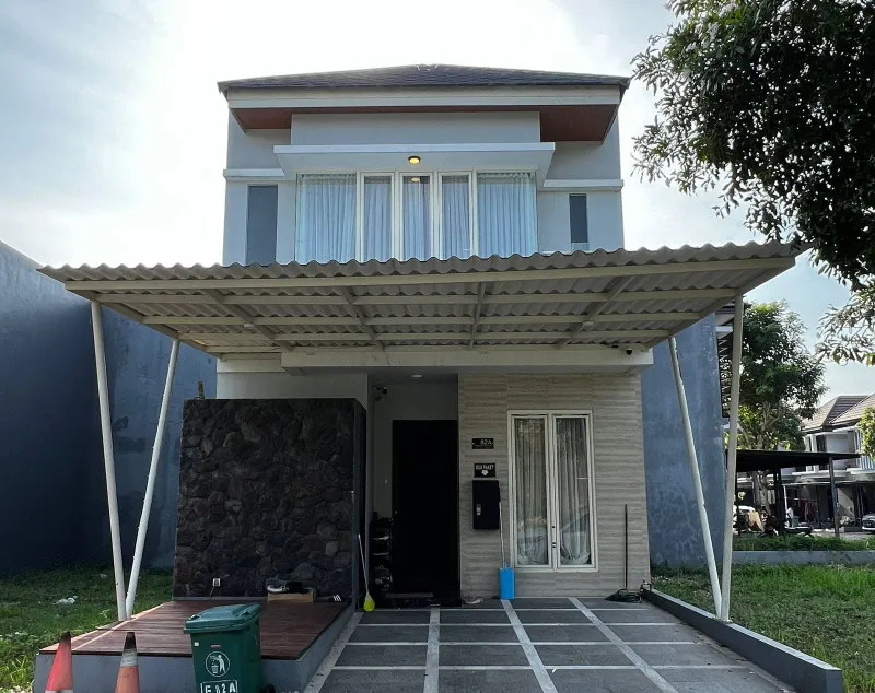 Rumah di Perumahan Graha Natura, Surabaya Barat - adasale