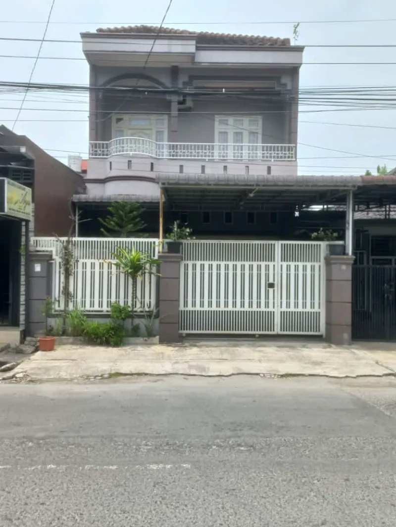 Dijual Rumah Strategis di Jl. Gedung Arca - adasale