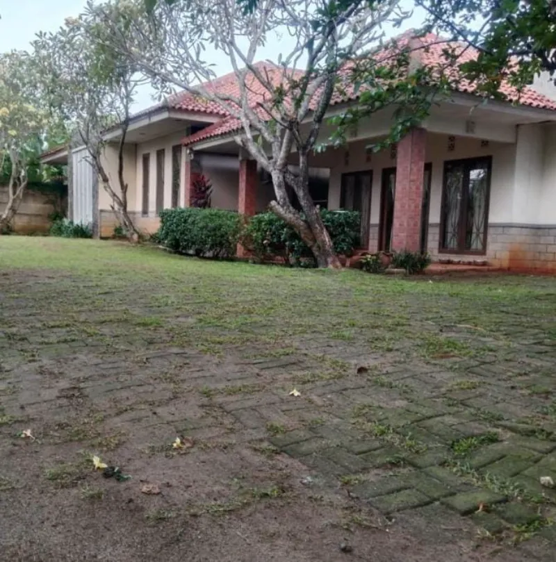 Rumah Luas di Jalan Wates, Tangerang Selatan - adasale