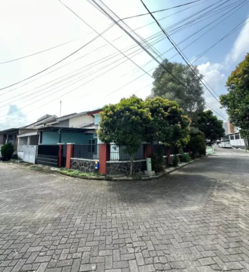 Rumah De'saxofone Town House, Lowokwaru, Malang - adasale