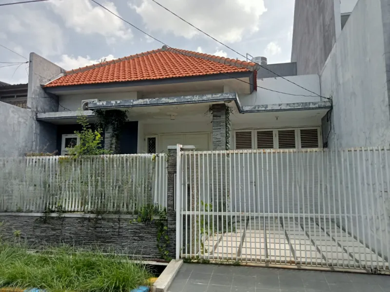 Rumah di Jalan Kutisari Indah Barat, Surabaya - adasale