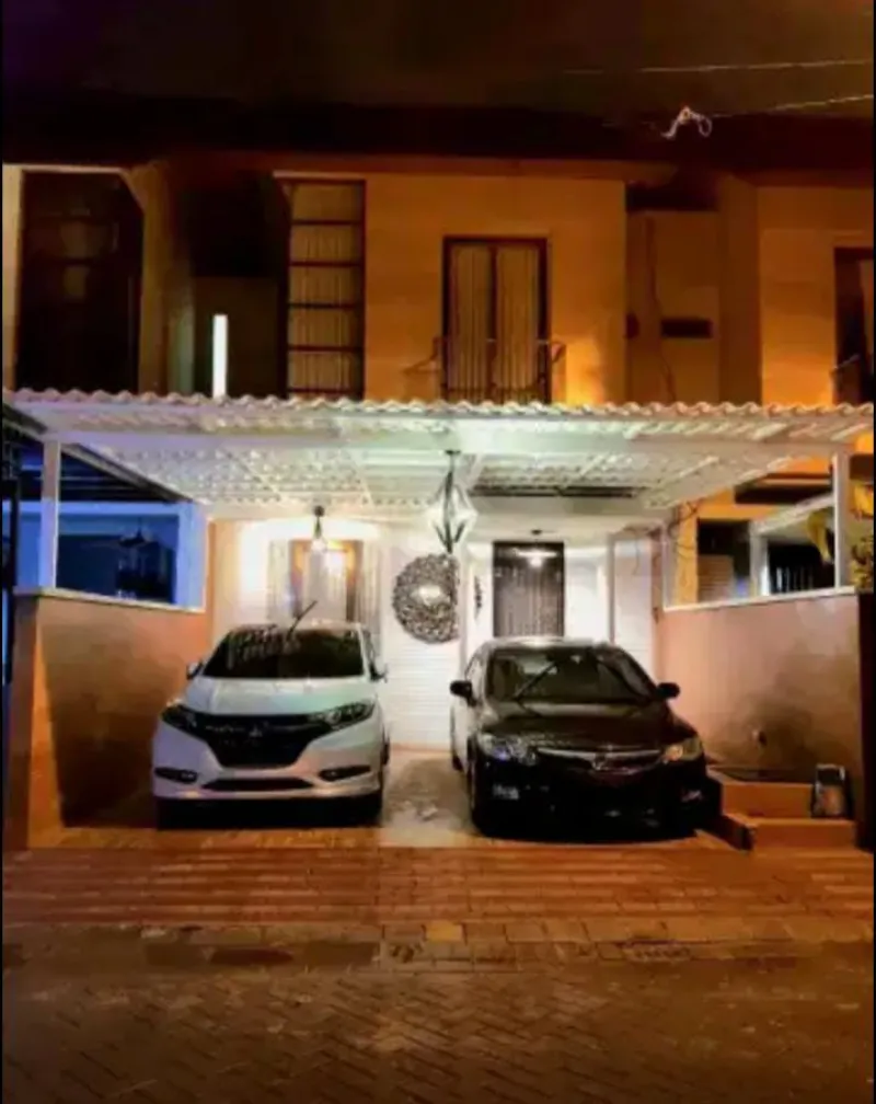 Rumah 2 Lantai di Pantai Mentari, Surabaya - adasale