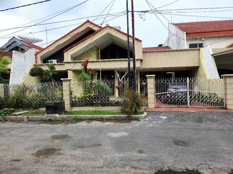 Rumah di Jalan Dharmahusada Indah Timur, Surabaya - adasale